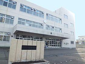 札幌市立青葉中学校：824m