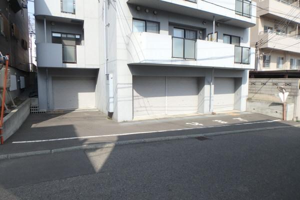 札幌市白石区南郷通マンション 駐車場