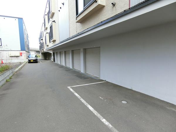 プルメリア厚別中央 駐車場