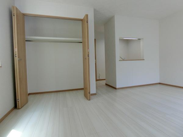 北広島市広葉町アパート 収納