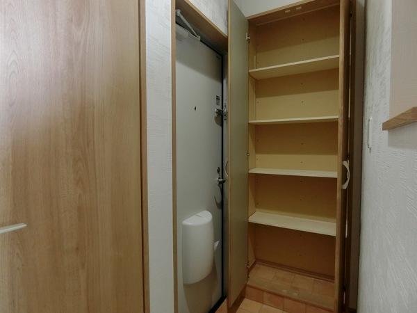 北広島市広葉町アパート 玄関