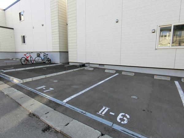 北広島市大曲南ヶ丘アパート 駐車場