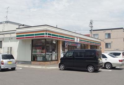 セブンイレブン札幌厚別西4条店：215m