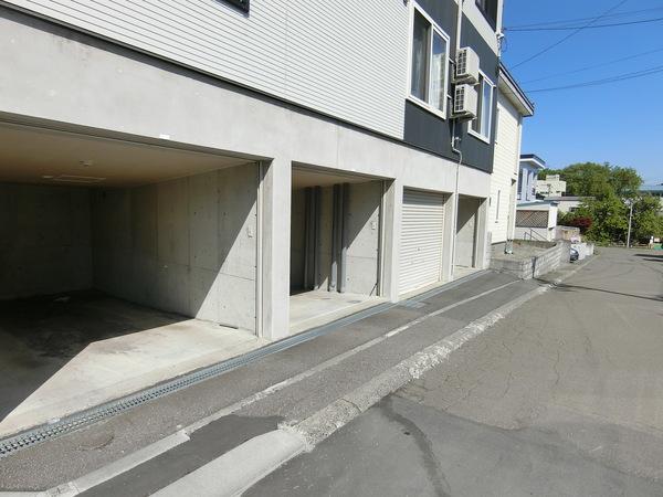 北広島市大曲南ヶ丘アパート 駐車場