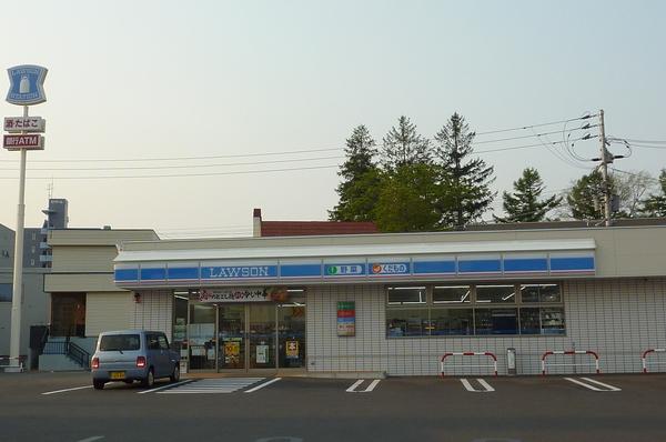 ローソン厚別駅前店：505m