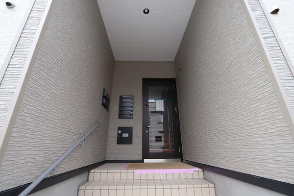 北広島市大曲南ヶ丘アパート エントランス