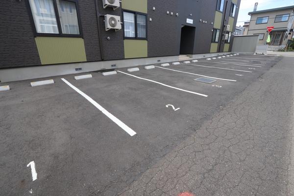 北広島市大曲南ヶ丘アパート 駐車場