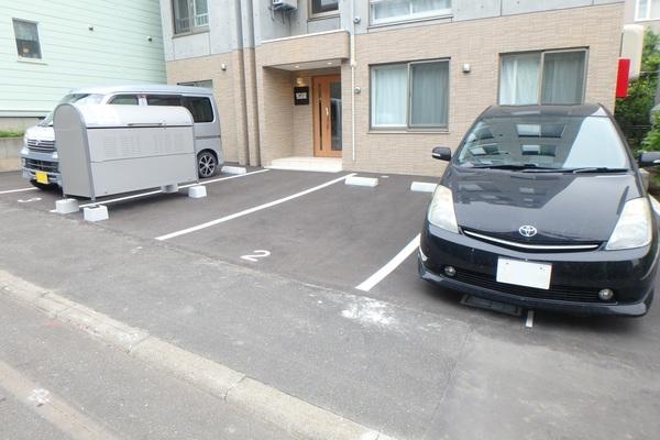 ヴィラキューブ新サッポロ 駐車場