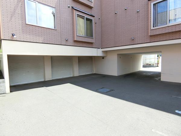 札幌市清田区平岡三条アパート 駐車場