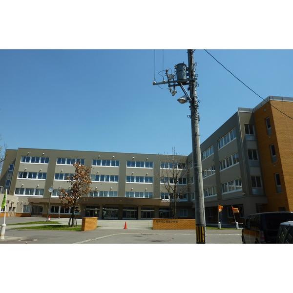 札幌市立信濃小学校：730m