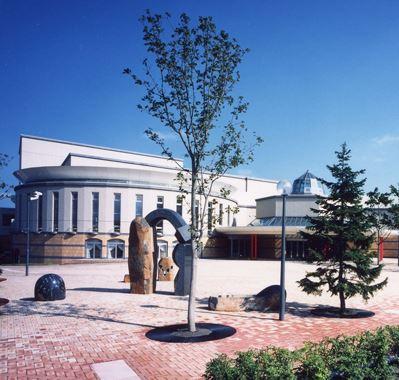 北広島市図書館：907m