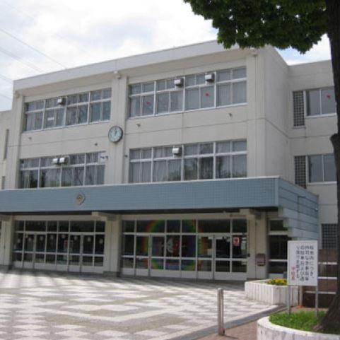 札幌市立北野台中学校：1069m