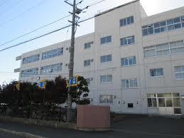 札幌市立北野平小学校：114m