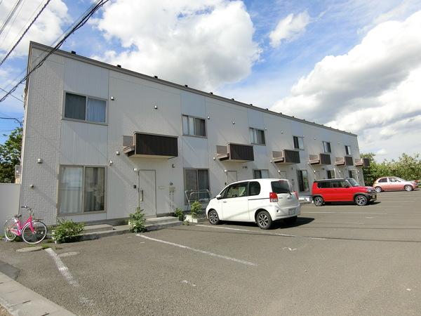 北広島市新富町東アパート 駐車場