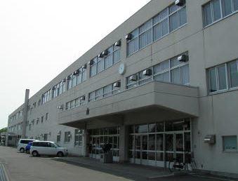 札幌市立青葉中学校：1037m