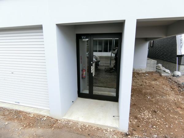 札幌市厚別区厚別西三条アパート エントランス