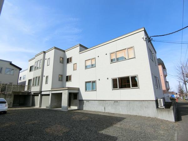 新さっぽろ駅よりバス22分 築17年10ヶ月 3階建の賃貸物件