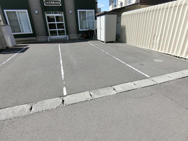 北広島市大曲南ヶ丘アパート 駐車場