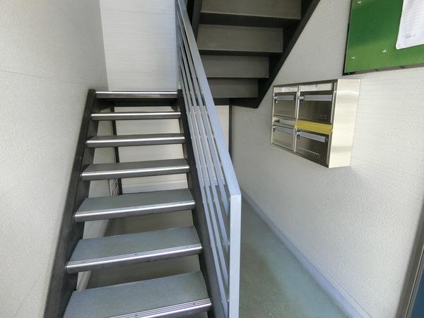 北広島市大曲南ヶ丘アパート エントランス