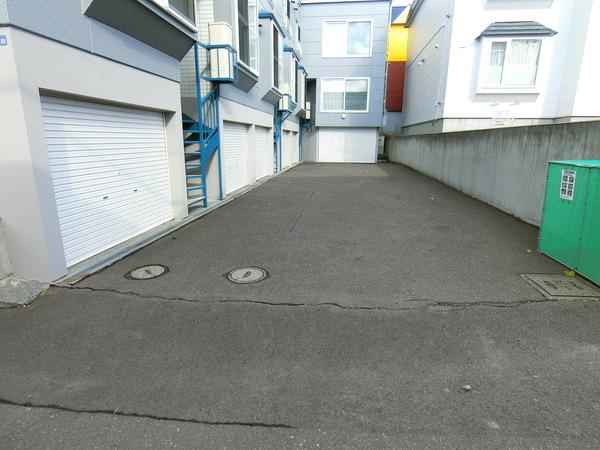 札幌市清田区真栄一条アパート 駐車場