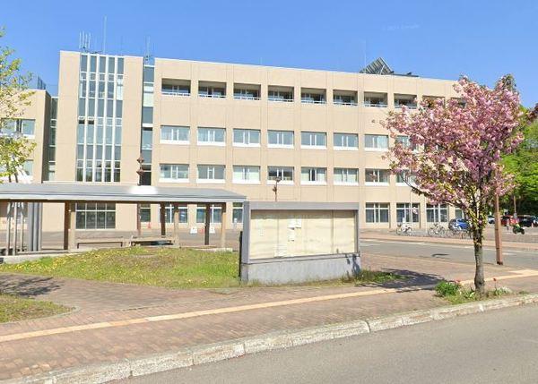 札幌市清田図書館：1061m