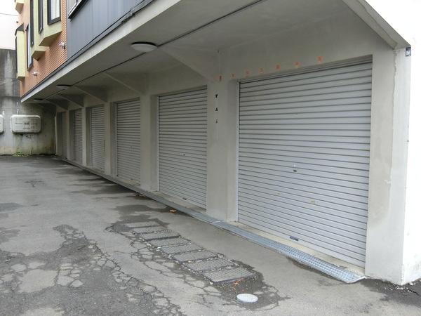 札幌市白石区栄通アパート 駐車場
