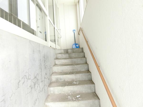 北広島市美沢アパート エントランス