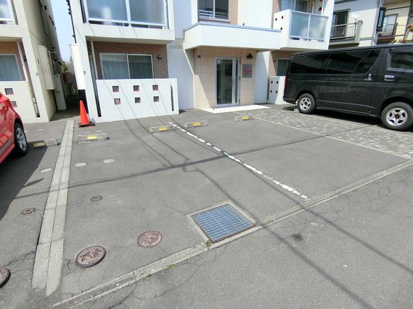 カハラコート4th 駐車場