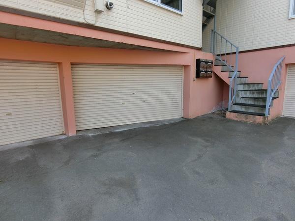札幌市厚別区厚別東四条アパート 駐車場