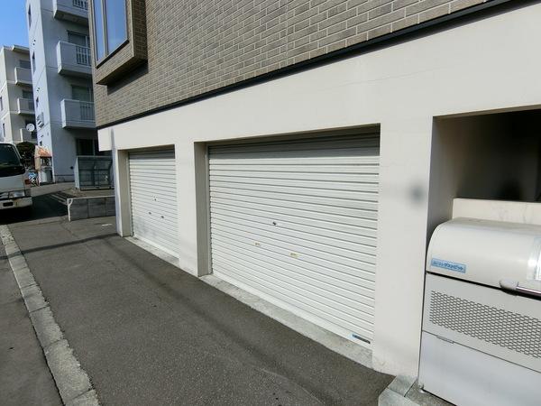 札幌市厚別区厚別東二条アパート 駐車場