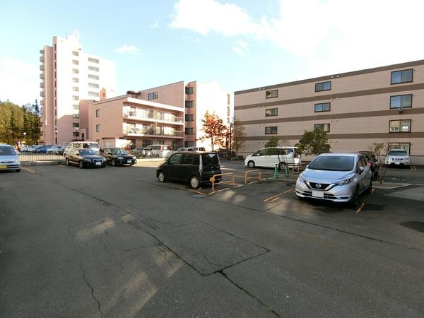 札幌市厚別区大谷地西マンション 駐車場