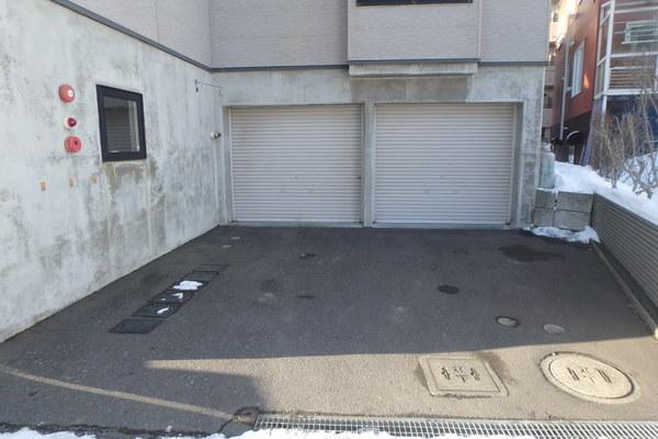 札幌市厚別区厚別南アパート 駐車場