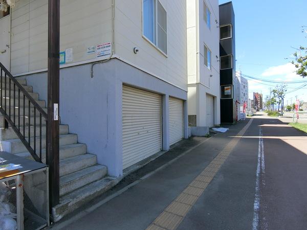 札幌市厚別区厚別中央四条アパート 駐車場