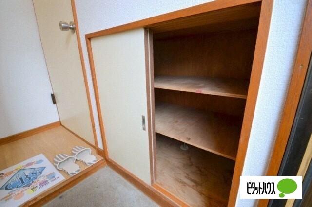 札幌市北区篠路十条アパート 収納