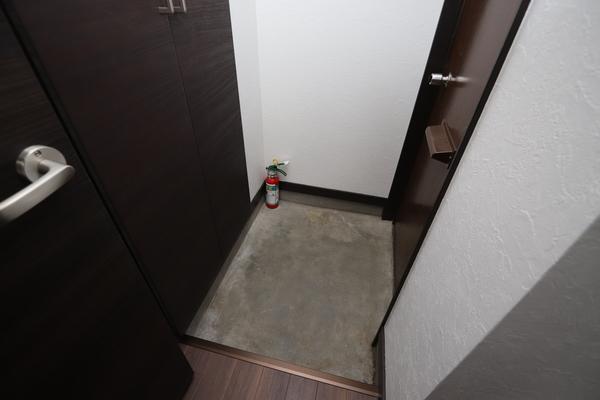 まるいマンション 玄関