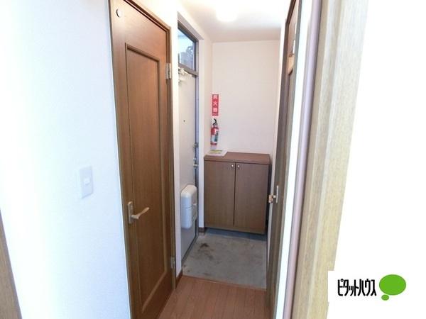 札幌市清田区里塚二条アパート 玄関