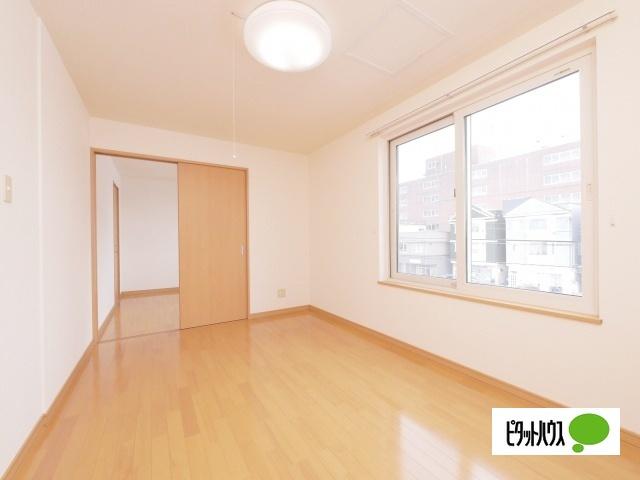 札幌市厚別区厚別西四条アパート リビング