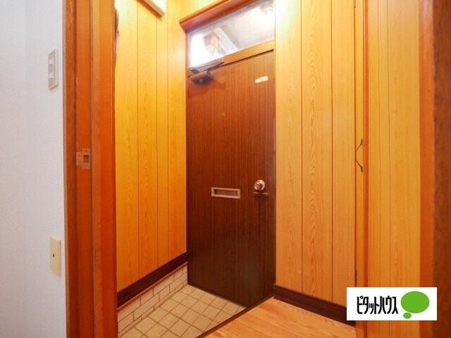 札幌市西区山の手二条アパート 玄関