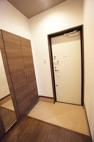 北広島市新富町東アパート 玄関