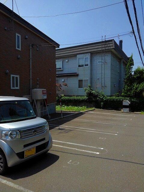 フォーレストヒルズ参番館（104） 駐車場