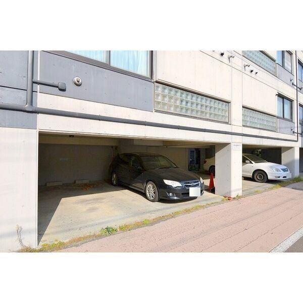 札幌市豊平区旭町マンション 駐車場
