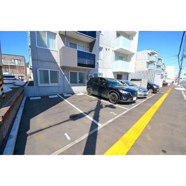 札幌市白石区菊水三条マンション 駐車場