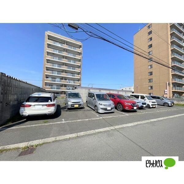 エクセレンス86 駐車場