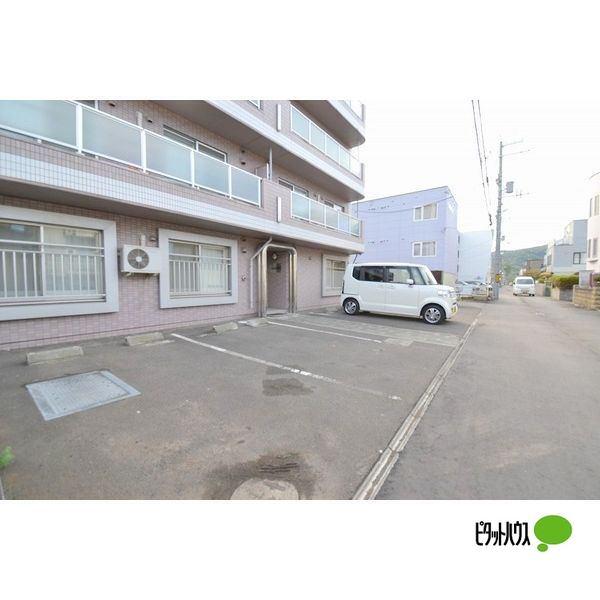 エルサコート澄川 駐車場