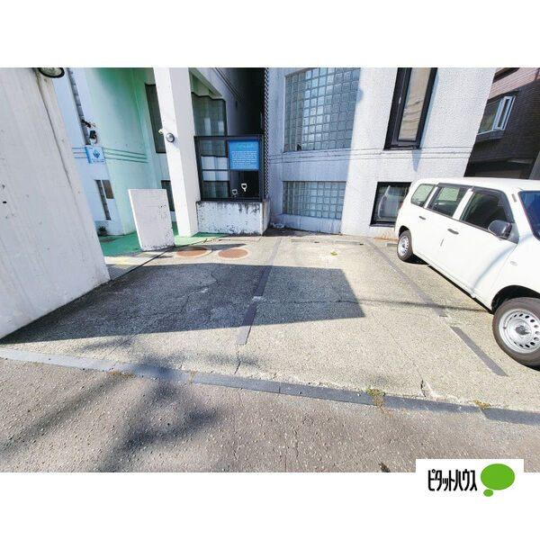 札幌市中央区南十一条西マンション 駐車場