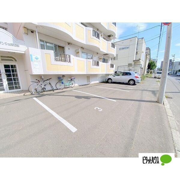 札幌市中央区南十二条西マンション 駐車場