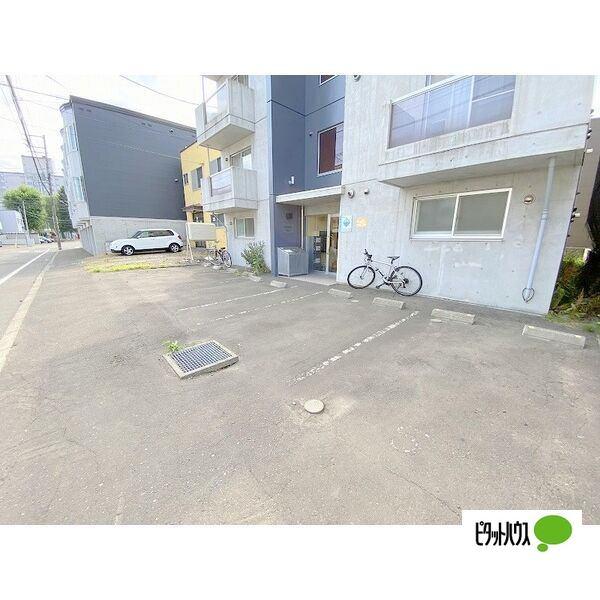 MTガーデン琴似Ⅱ 駐車場