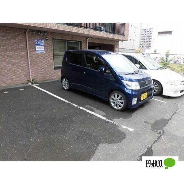 札幌市中央区南八条西マンション 駐車場