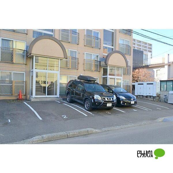 ハイアット麻生 駐車場