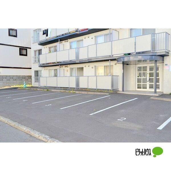 札幌市中央区南十三条西マンション 駐車場